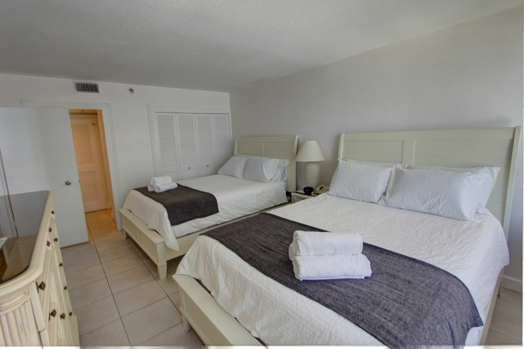 Private Apartments By Vacations On Miami Beach Exterior photo