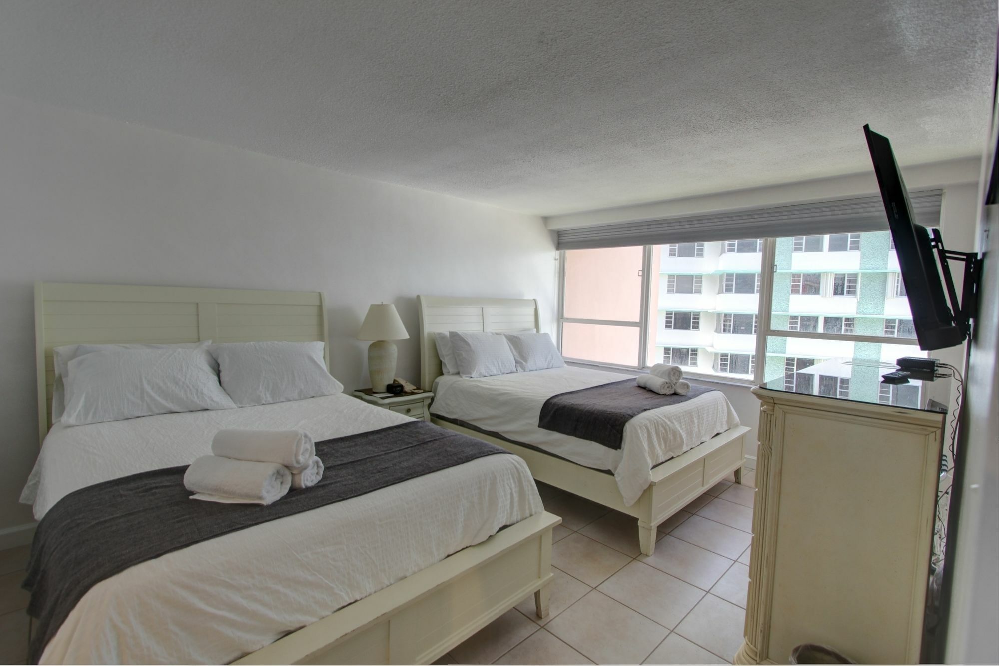 Private Apartments By Vacations On Miami Beach Exterior photo