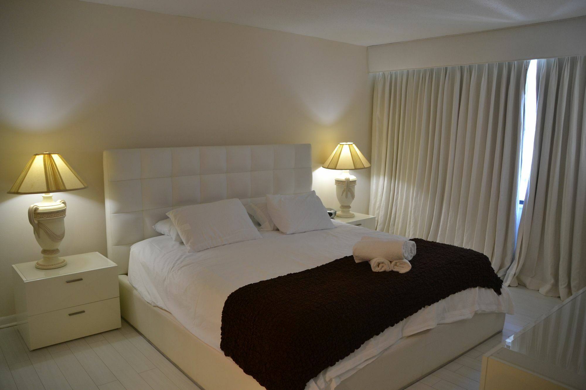 Private Apartments By Vacations On Miami Beach Exterior photo