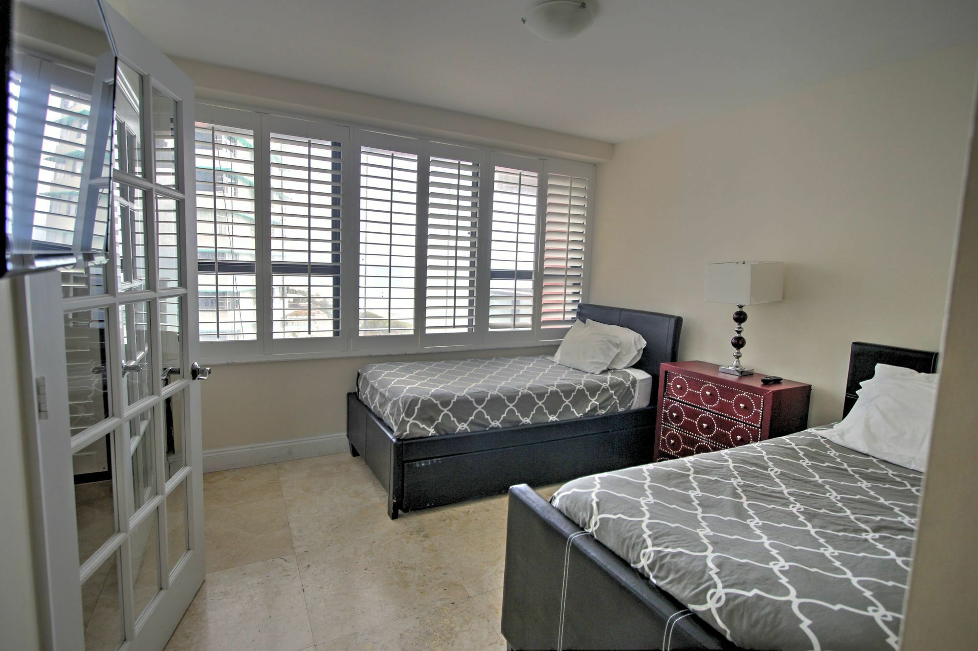 Private Apartments By Vacations On Miami Beach Exterior photo