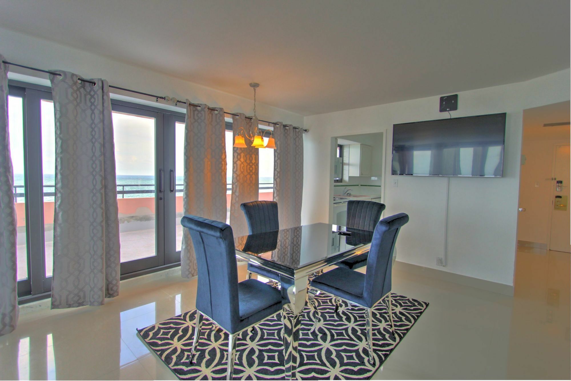 Private Apartments By Vacations On Miami Beach Exterior photo