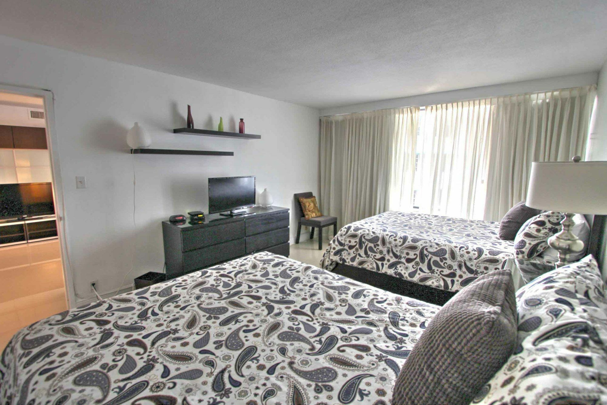Private Apartments By Vacations On Miami Beach Exterior photo